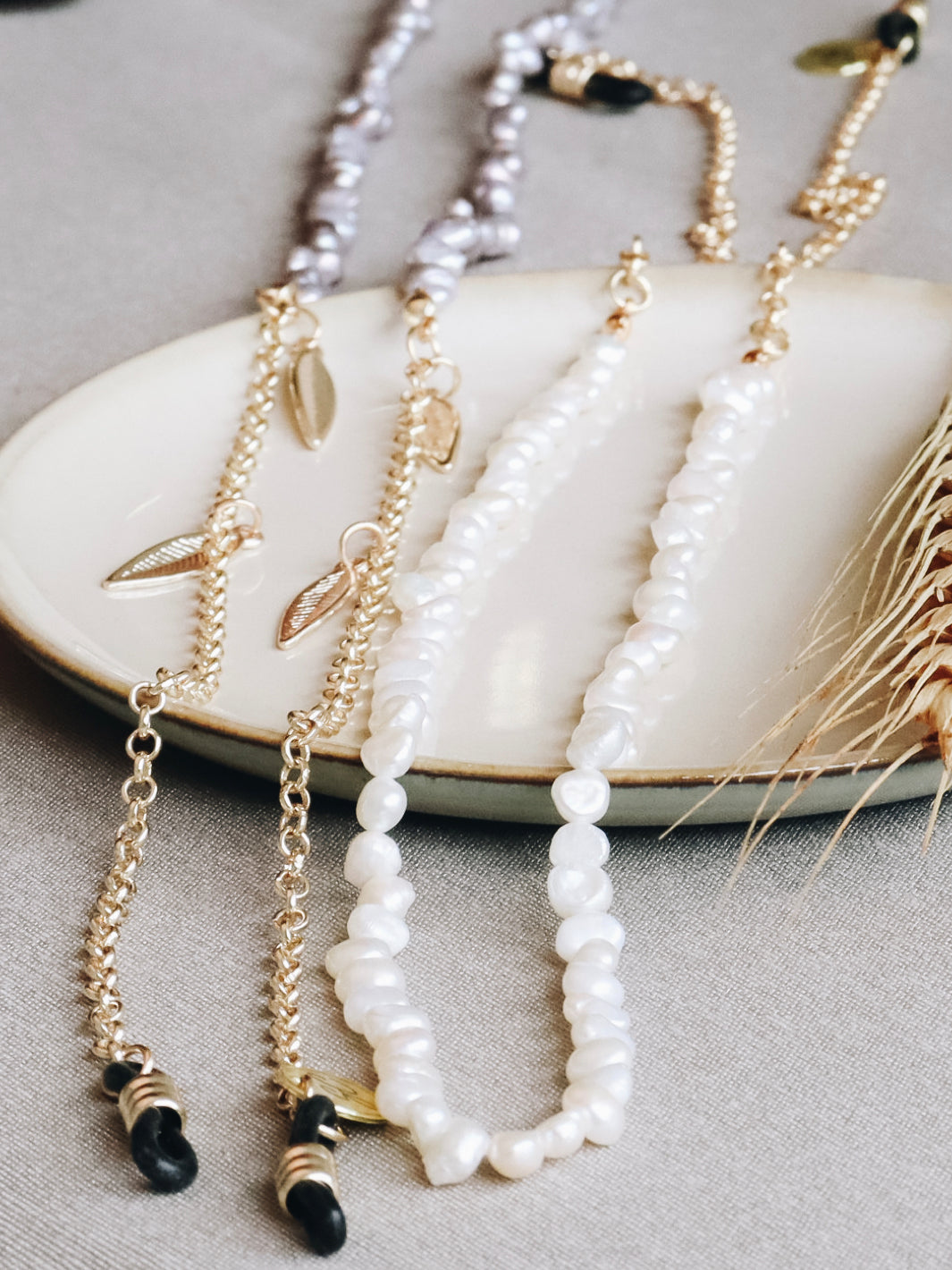 Pearl grey gold with feather | Eye Glasses Chain